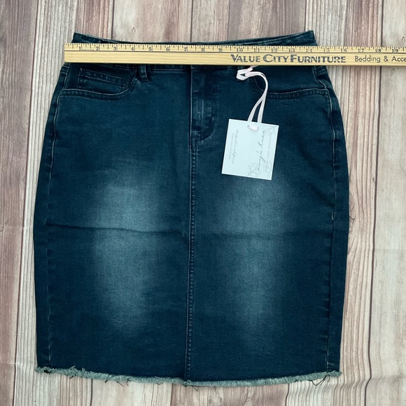 Evy’s Tree Denim Skirt in Dark Wash - NWT - Picture 6 of 8